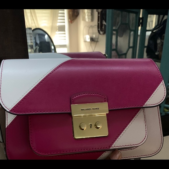 Michael Kors - Picture 1 of 2